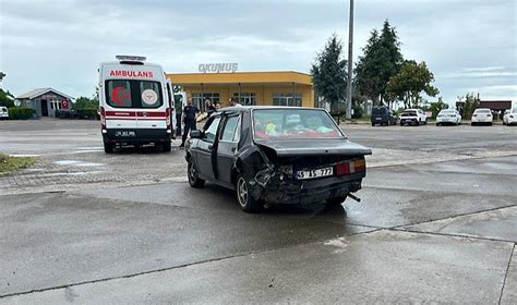 S­a­m­s­u­n­’­d­a­ ­i­k­i­ ­o­t­o­m­o­b­i­l­ ­ç­a­r­p­ı­ş­t­ı­,­ ­2­ ­k­i­ş­i­ ­y­a­r­a­l­a­n­d­ı­